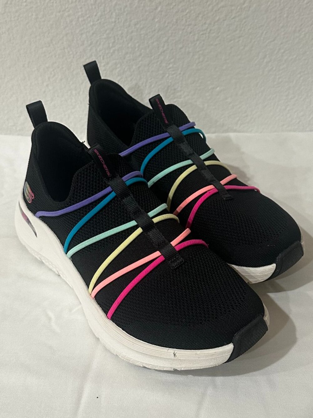 Sketchers Arch Fit Slip On Sneakers with Rainbow Highlight - Size 8.5